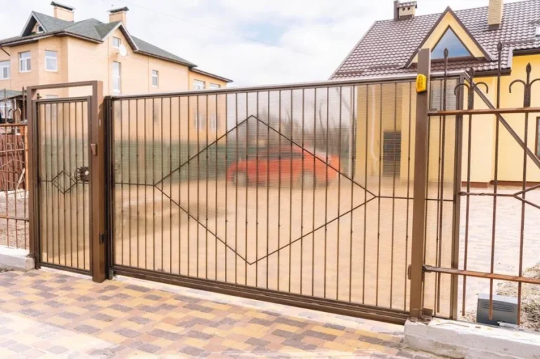 купить-ворота-в-дом-от-производителя-киев-768x511