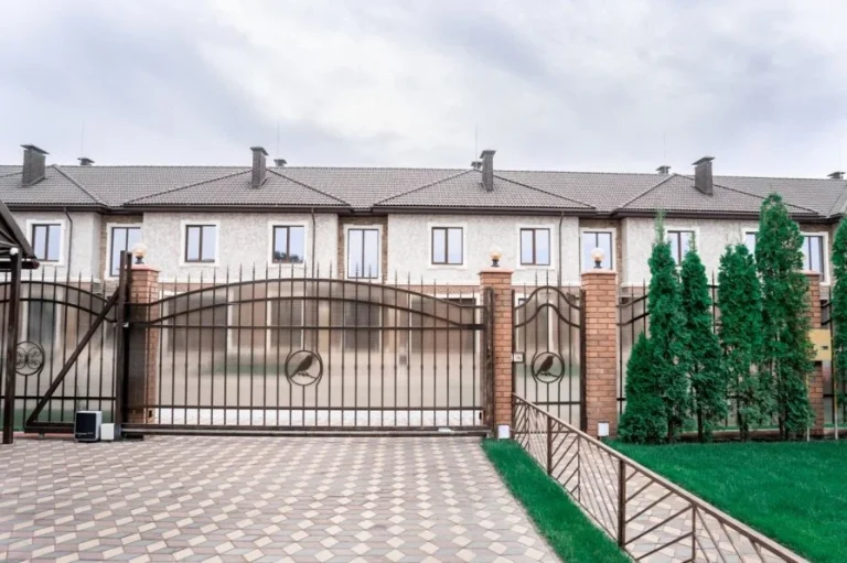 купить-ворота-кованые-от-производителя-киев-768x511